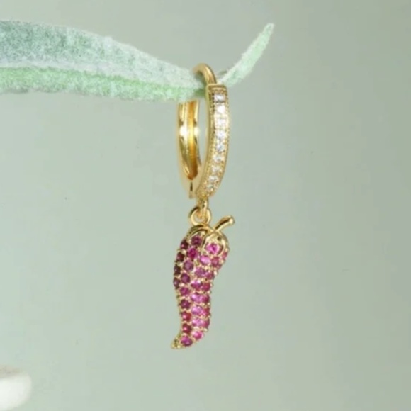 ❤️ FREE Pepper Chili Tamale Rhinestone Hoop Chic Charm Fruit Snack Earring 1 Pc - Picture 1 of 4